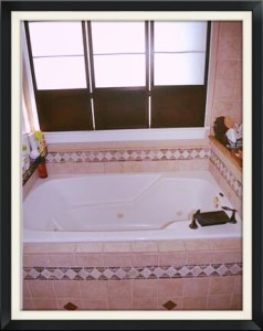 Jacuzzi bathtub in the master bath. Oh yeeeah.