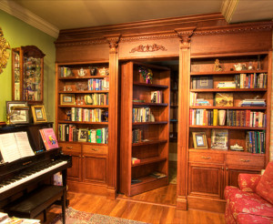 Every book-lover's dream (or *this* book lover's, that is): a secret library behind a wall of built-in bookshelves! Ooh la laaa...